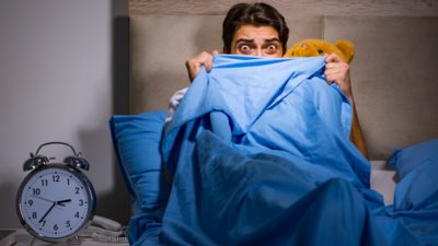 هل تستيقظ الساعة الثانية أو الثالثة صباحًا كل ليلة؟.. إليك السبب الصادم