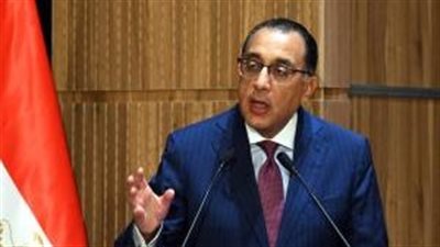 في لفتة إنسانية.. رئيس الوزراء يوفر «لاب توب» لطالبة كفيفة بأسيوط 