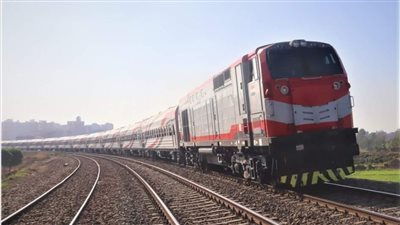 اصطدام قطار مع ميني باص بالإسماعيلية.. وتحرك عاجل من وزير النقل