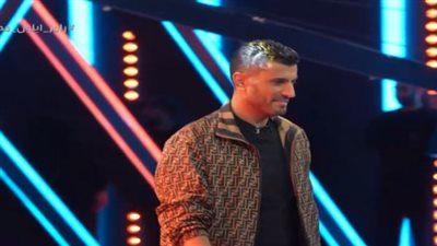 مي عمر شافتك بالجزمة دي؟.. رامز جلال يسخر من المخرج محمد سامي