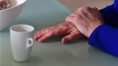 تحذير من ارتفاع إصابات باركنسون.. 7 أعراض مبكرة لا تتجاهلها