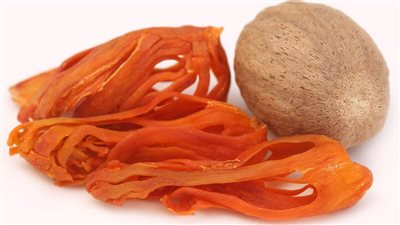 منها تعزيز المناعة وتحسين الهضم.. فوائد مذهلة لجوزة الطيب