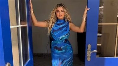 بطلة إعلان أحمد سعد.. من هي المطربة اليونانية أنتيجوني؟