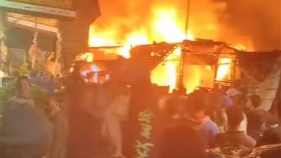 الدفع بـ 5 سيارات إطفاء للسيطرة على حريق بمحال منشأة ناصر