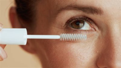 5 زيوت طبيعية لنمو الرموش وكثافتها.. هتزيد من جمال عيونك