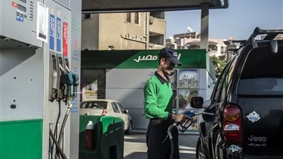 السولار في الصدارة.. كم تصل نسبة زيادة أسعار البنزين في مصر؟ 