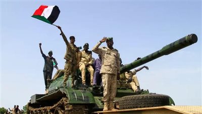 لحظة فارقة في تاريخ السودان.. الجيش يرفع راية النصر فوق القصر الجمهوري