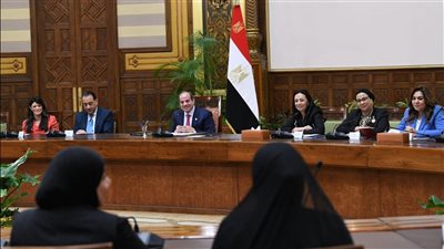 الرئيس السيسي يشيد بدور المرأة المصرية في بناء الدولة وتنميتها