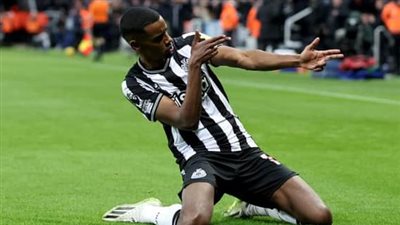 إيزاك على رادار برشلونة بطلب من هانز فليك.. وديكو يبدأ التحرك