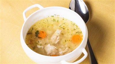 تخفيف الالتهابات ودعم وظائف المناعة.. فوائد سحرية لتناول شوربة الدجاج