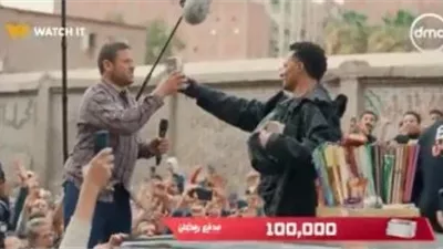 محمد رمضان يشتري بضاعة بائع سبح بـ100 ألف جنيه ويوزعها على الأهالي