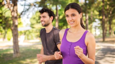 المشي السريع.. 30 دقيقة يوميًا لصحة أفضل ومزاج أكثر سعادة