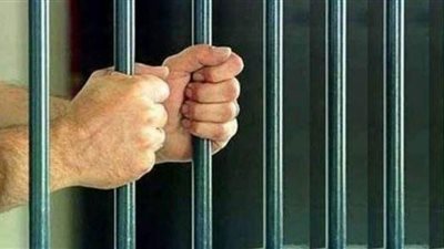 ضبط شخصين نفّذا استعراضات خطرة بدراجات نارية وعرّضا حياة المواطنين للخطر