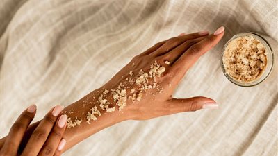 6 مقشرات منزلية لبشرة ناعمة ومشرقة قبل عيد الفطر