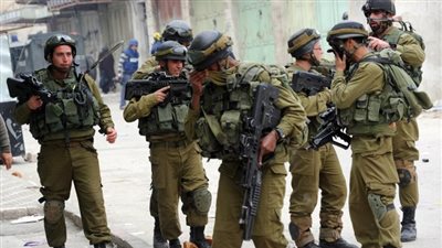 الاحتلال الإسرائيلي يحتجز مئات المواطنين على مدخل طولكرم ونور شمس