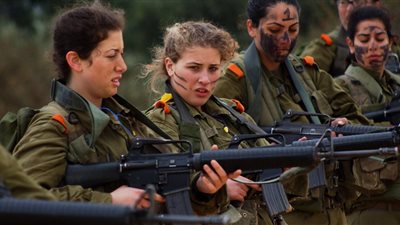 قنبلة مغلّفة بعلم إسرائيل تثير استنفارًا أمنيًا جنوب تل أبيب