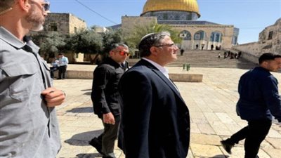 بحجة الأعياد اليهودية.. مستوطنون يقتحمون المسجد الأقصي بحماية قوات الاحتلال
