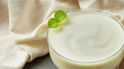 ماذا يحدث للجسم عند تناول اللبن الرائب يوميًا بعد الغداء؟
