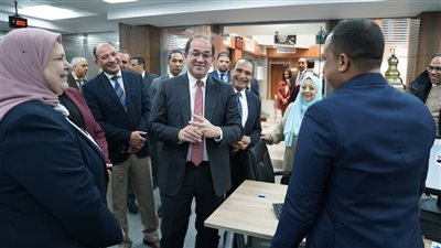 وزير المالية للعاملين بمصالح الضرائب: يسروا على الممولين (صور)