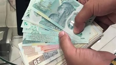 استمرار طباعة العملات الورقية.. هل تراجعت مصر عن إصدار النقود البلاستيكية؟
