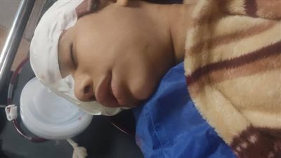 قرار عاجل ضد المتهمين برشق قطار المنوفية وإصابة طفلة.. ماذا قال الأب؟