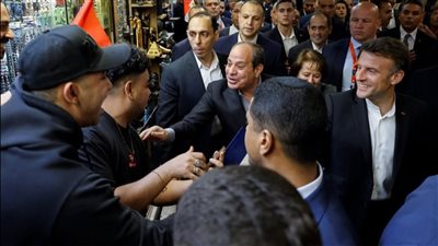 صور| تحية الرفال وجولة في خان الخليلي.. تفاصيل 48 ساعة من زيارة ماكرون لمصر