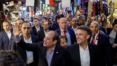 ماكرون يشكر السيسي والشعب المصري على الترحيب الحار
