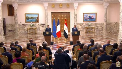 السيسي وماكرون يؤكدان على ضرورة تسوية القضية الفلسطينية 