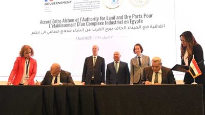 بعد زيارة ماكرون.. توقيع عقد مصري فرنسي لإنشاء مجمع صناعي ببرج العرب 