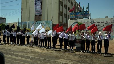 رسالة ونصيحة مهمة.. ماذا قال رئيس الوزراء لطلاب مدرسة في أسيوط؟