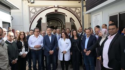 رئيس الوزراء يزور مستشفى الرمد بأسيوط ويتابع سير العمل