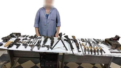 الداخلية تضبط عنصرًا إجراميًا حول منزله ورشة لتصنيع الأسلحة بسوهاج