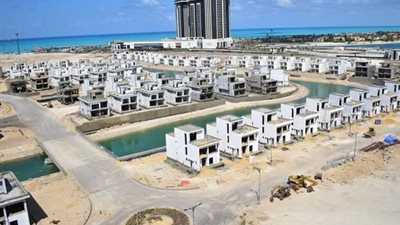 16 ألف جنيه للمتر.. طرح قطعة أرض استثمارية أمام جامعة العلمين 