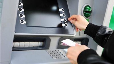 بعد تثبيت الفائدة.. تحديث حدود السحب والإيداع النقدي من ماكينات الـ ATM