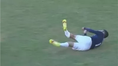 كشف الآشعة يؤكد كسر في ساق نجم سيراميكا أحمد القندوسي