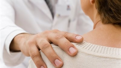 سيدة أجنبية تتهم طبيب بالتحرش بها داخل عيادته في العمرانية