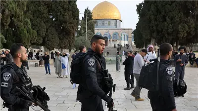 مستوطنون يقتحمون الأقصى وينفذون جولات استفزازية في 