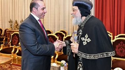 وزير الشئون النيابية يهنئ البابا تواضروس بعيد القيامة