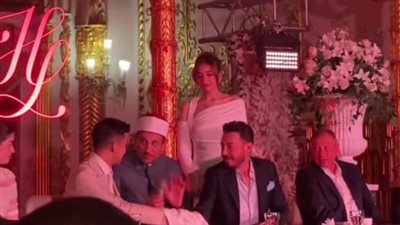 شاهد| الخطيب يشهد على عقد قران ليلى أحمد زاهر وهشام جمال.. ما السر؟