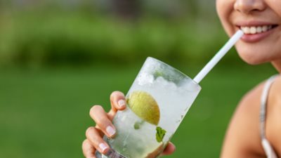 أبرزها شاي البابونج والنعناع.. مشروبات تساعد في علاج عسر الهضم 