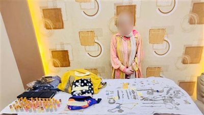 تحقيقات النيابة تكشف مفاجأة: نشالة الشروق نفذت 12 جريمة سرقة بالمغافلة 