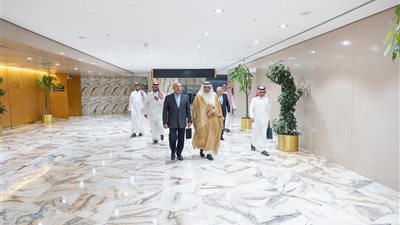 وزير النقل ونظيره السعودي يتفقدان مشروع نيوم ويستعرضان تفاصيله عبر عرض تقديمي