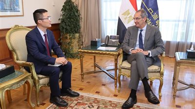 وزير الاتصالات يلتقي رئيس هواوي مصر لتعزيز التعاون في التحول الرقمي