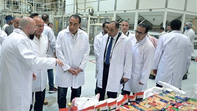 مدبولي يتفقد مصانع 