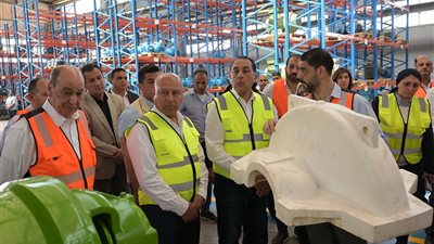 رئيس الوزراء: الجولات الميدانية للمصانع أظهرت نهضة كبيرة ملموسة 
