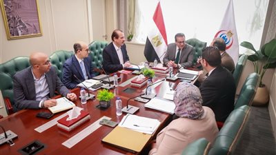 اجتماع عاجل لـ وزير الصحة لاستئناف نشاط محلات بلبن وكرم الشام