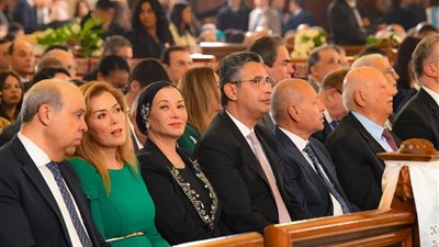 وزيرة البيئة تشارك في احتفالات عيد القيامة بالكاتدرائية المرقسية بالعباسية