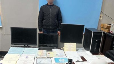 تزوير رسمي على الشات.. ضبط متهم بالغربية استخدم الفوتوشوب للتلاعب بالمحررات