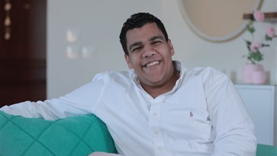 من هو مصطفى البنا؟ وكيف وصل إلى الشهرة؟ (فيديو)