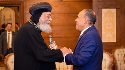 وزير الخارجية يهنئ البابا تواضروس بعيد القيامة: الكنيسة ركيزة للوحدة الوطنية